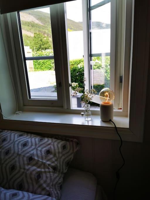 Nydelig Lite Hus Med Egen Vedfyrt Baksteovn. Βίλα Kaupanger Εξωτερικό φωτογραφία